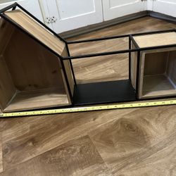 House Shape Shelf …see Pictures For Descripción 
