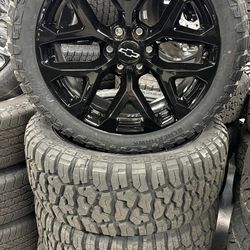 22" NEW GMC YUKON CHEVY Tahoe GLOSS BLACK SNOWFLAKES with R/T WHEELS AND TIRES