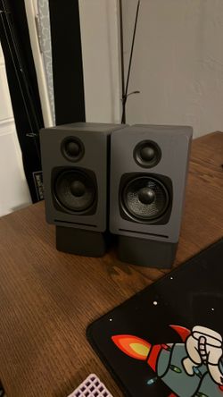 Audioengine  A1 wireless speakers with Audioengine desk stands