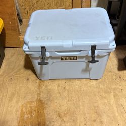 Yeti Tundra 35 Cooler - Special Edition Ice Blue Color - No Longer In Production