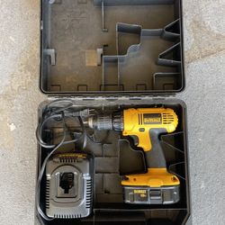 Dealt 18v With Battery And Charger