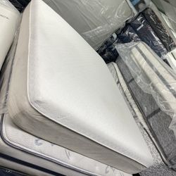 Queen Tempurpidec Mattress Set
