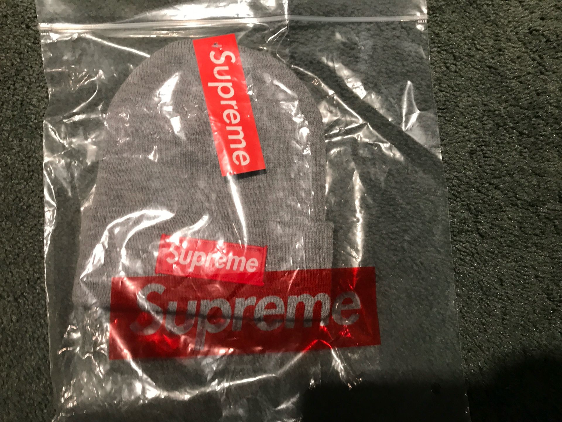 NIB GREY SUPREME BOX LOGO BEANIE SKULLCAP