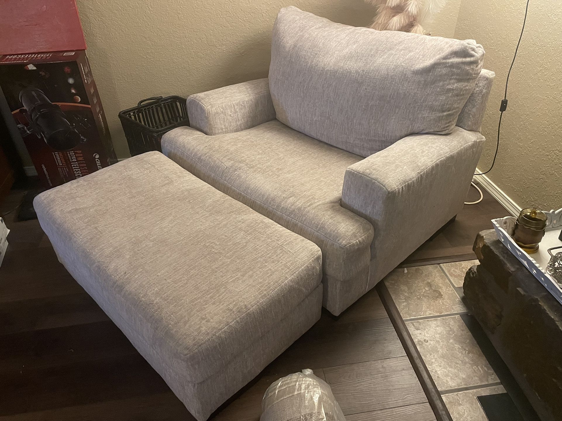 Ashley Caretti Set – Chenille Microfiber – Light Neutral Color