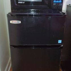 Refrigerator W/ Microwave 