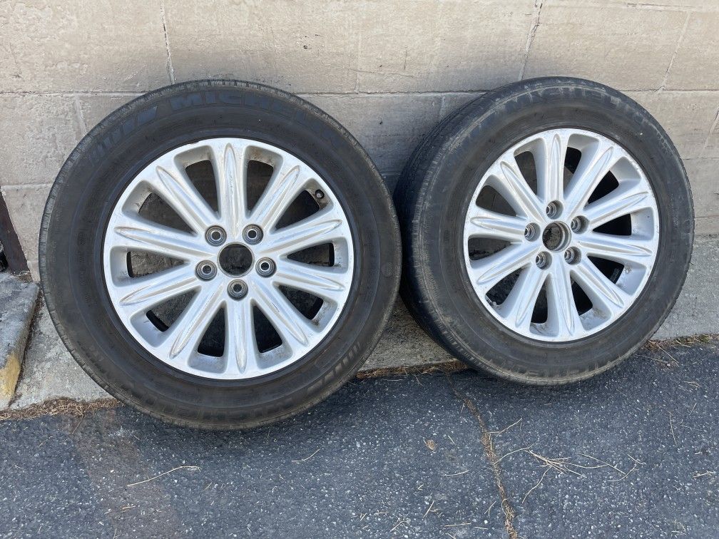 Two Honda odyssey PAX system aluminum rims and tires 5x120 225x460a