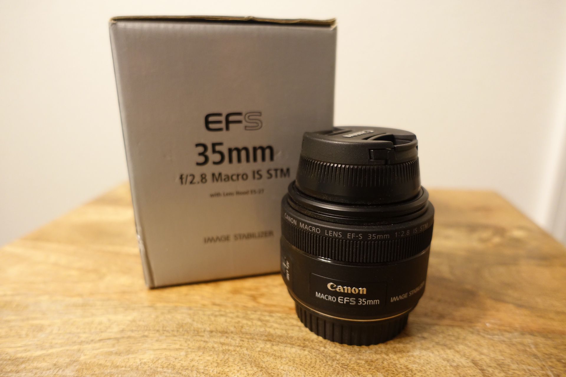 Canon EFS 35mm f/2.8 Macro IS STM Lense