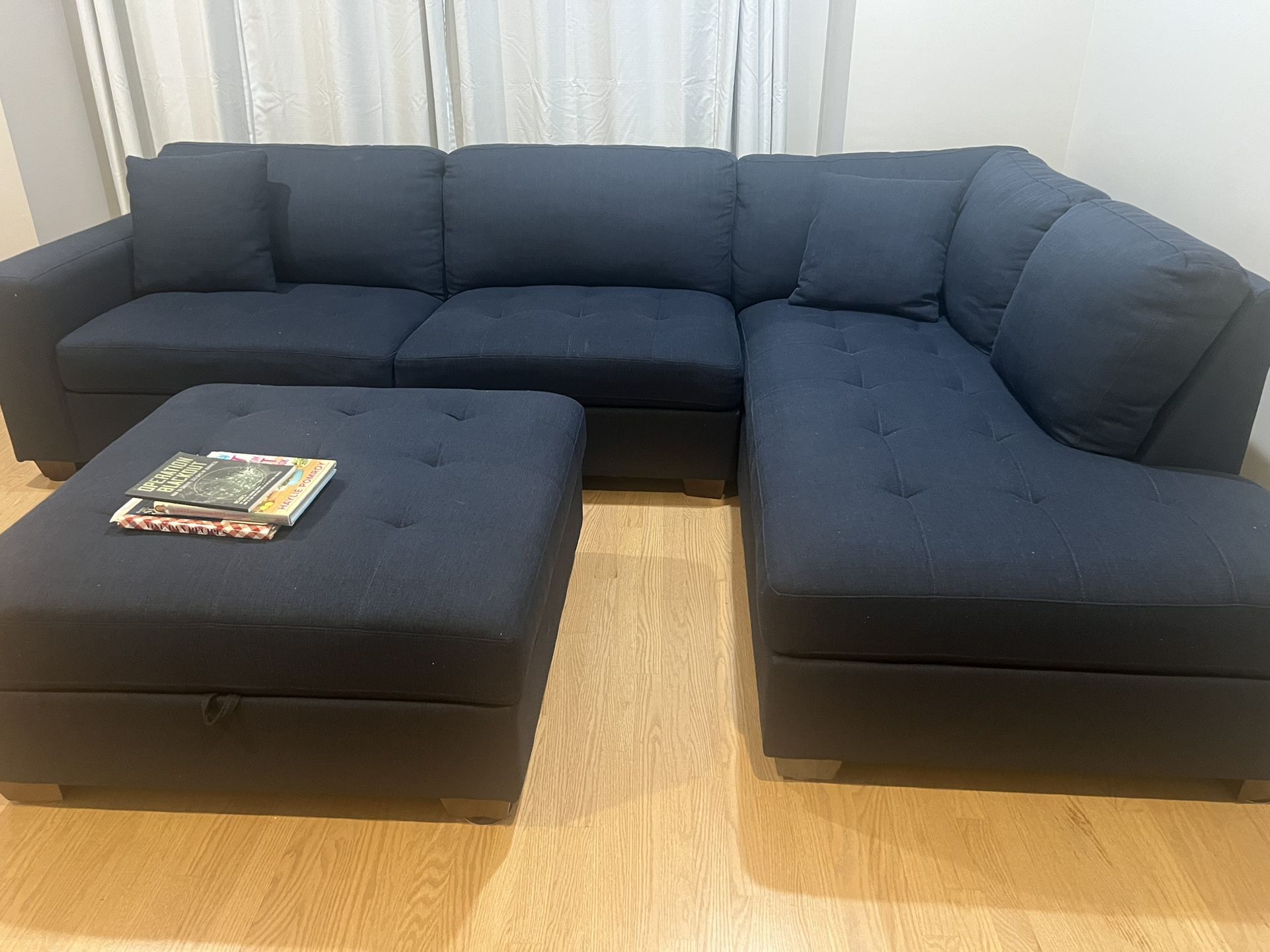 Thomasville Sectional Sofa /couch W/Chase Navy Blue , Like New !! Moving Can’t Fit Needs To Go ASAP