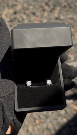 Moissanite Diamond Stud Earrings 4mm