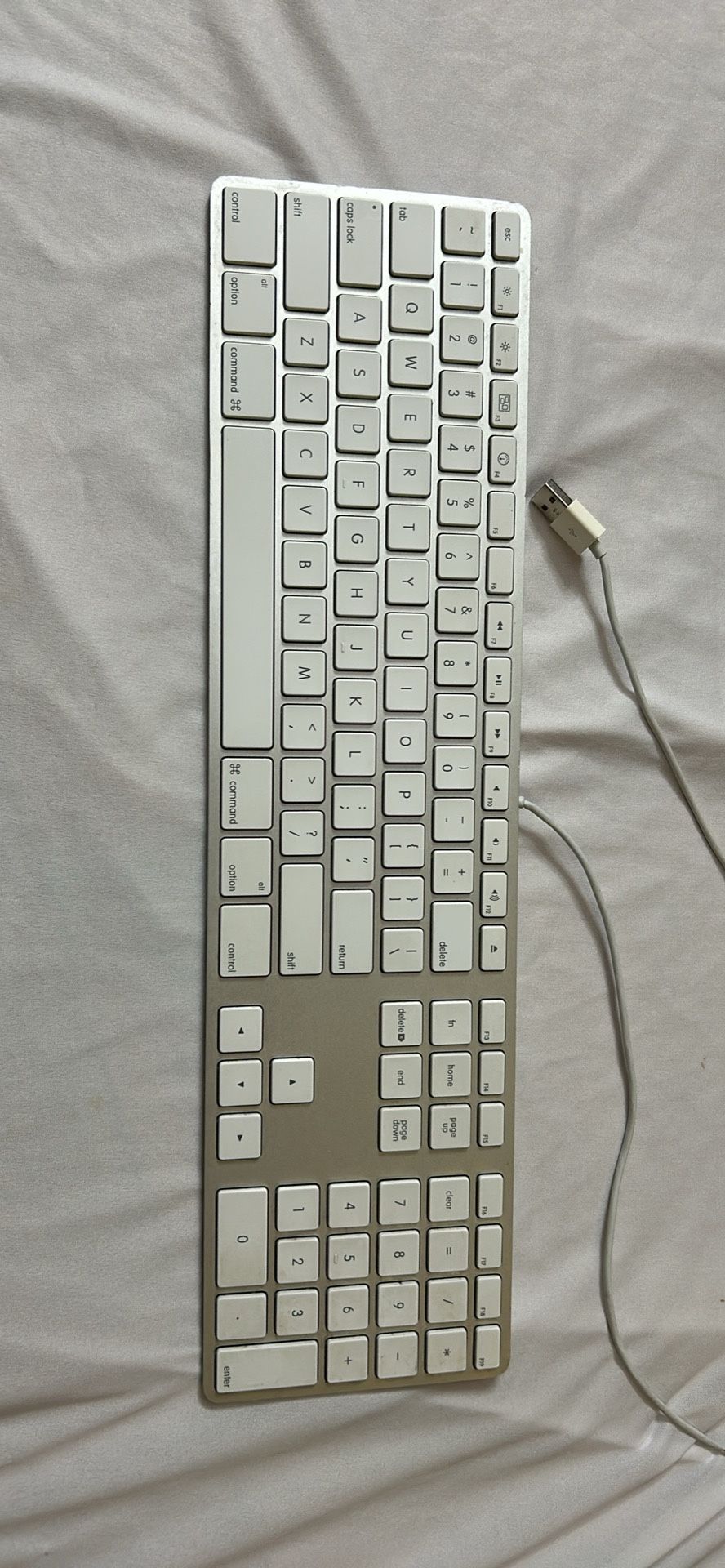 Apple usb wired keyboard 100%