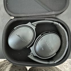 Bose QuietComfort 35 II Wireless Bluetooth Headphones, Noise-Cancelling, with Alexa Voice Control - Black