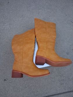 Women's boots size 7.5