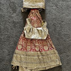 Lehenga Choli with Dupatta. πΊ
