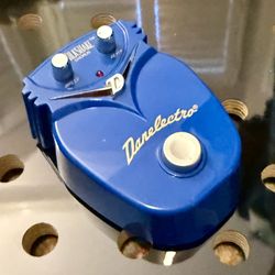 Danelectro Milkshake Chorus Pedal – Vintage Vibes! 