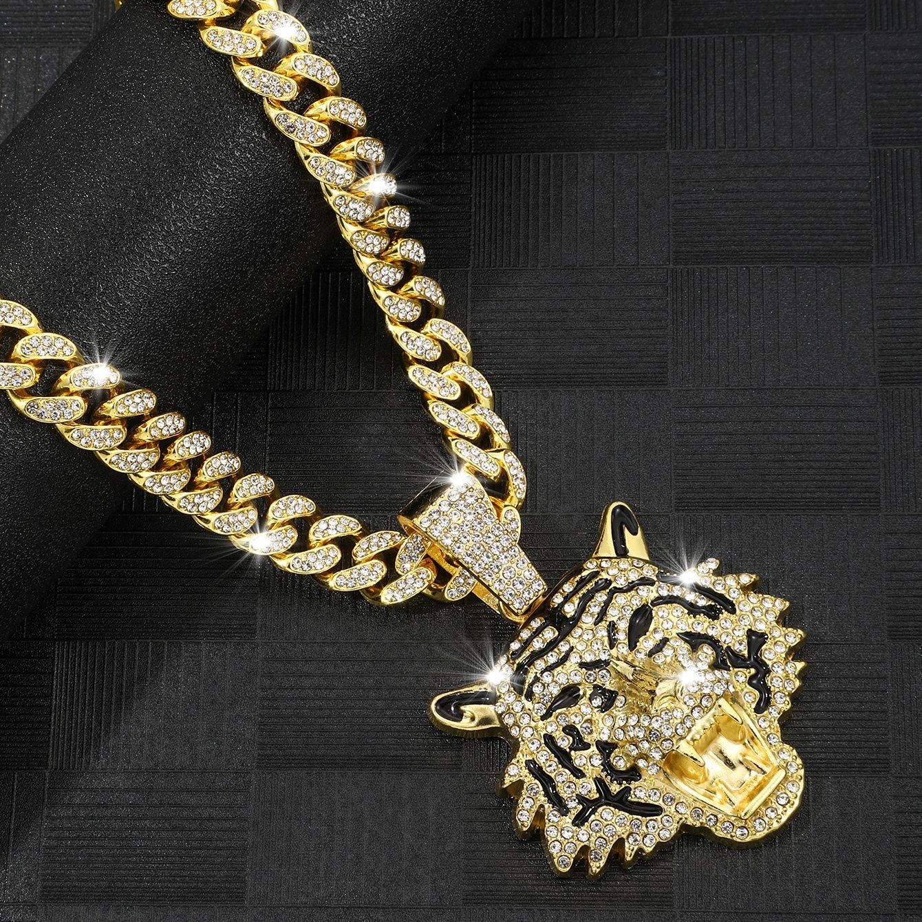 Fierce Tiger Head Rhinestone Necklace Set – A Statement of Power