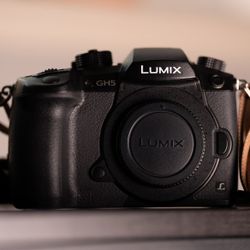 Panasonic Lumix DC-GH5 Mirrorless Micro Four Thirds Digital Camera