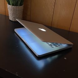 Apple MacBook Pro 13” I5/8GB/256GB SSD $140