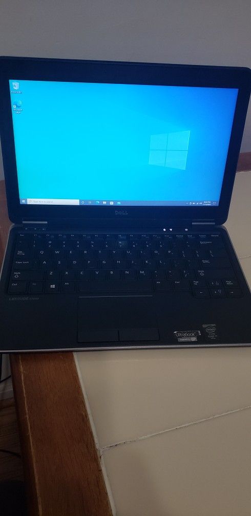 Dell Latitude E7240 Intel I7 2.70 GHz 128 SSD 8Gig Ram
