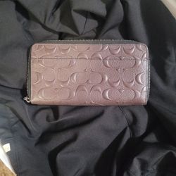 Used Accordion Wallet In Signature Leather For Men And Women