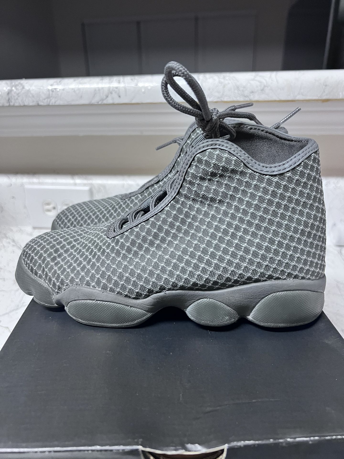 Jordan Horizon Wolf Grey White Dark Grey