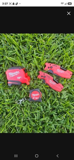 Milwaukee Tool Set – Tape Measures & Utility Knives