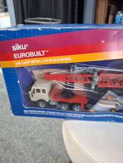 Siku eurobuilt skyscraper Mercedes benzene truck