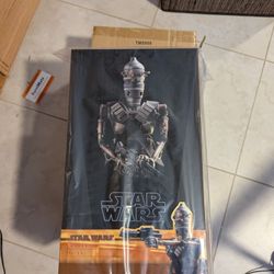 Hot Toys STAR WARS The Mandalorian IG-11 Droid 1/6 Figure TMS008