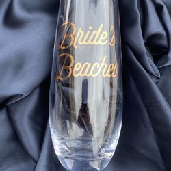 10 New “Brides Beaches” Stemless Wine Champagne Glasses 12oz Wedding Bridesmaid Bridal Shower Bachelorette Party Events Decor