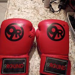 Like New 3 .Oz Boxing Gloves