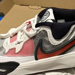 Nike Kyrie 8 GO Low White University Red/ SZ 6