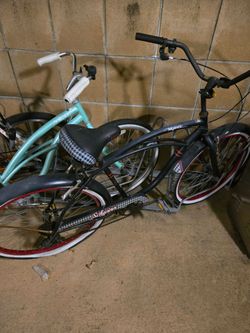 Black Bike w/ Flat (NEED GONE ASAP)