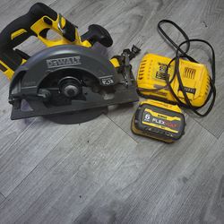Dewalt circular saw 71/4"flexvolt  Battery 6AH,charger fast