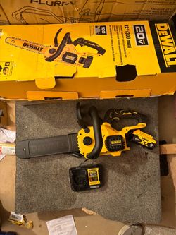 DeWalt 20V Max 12-Inch Cordless Chainsaw Kit