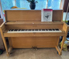 free piano and piano textbook
