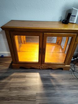 Showcase Cabinet With Light