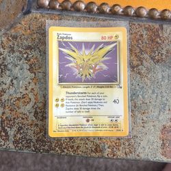 Zapdos holographic Pokemon card