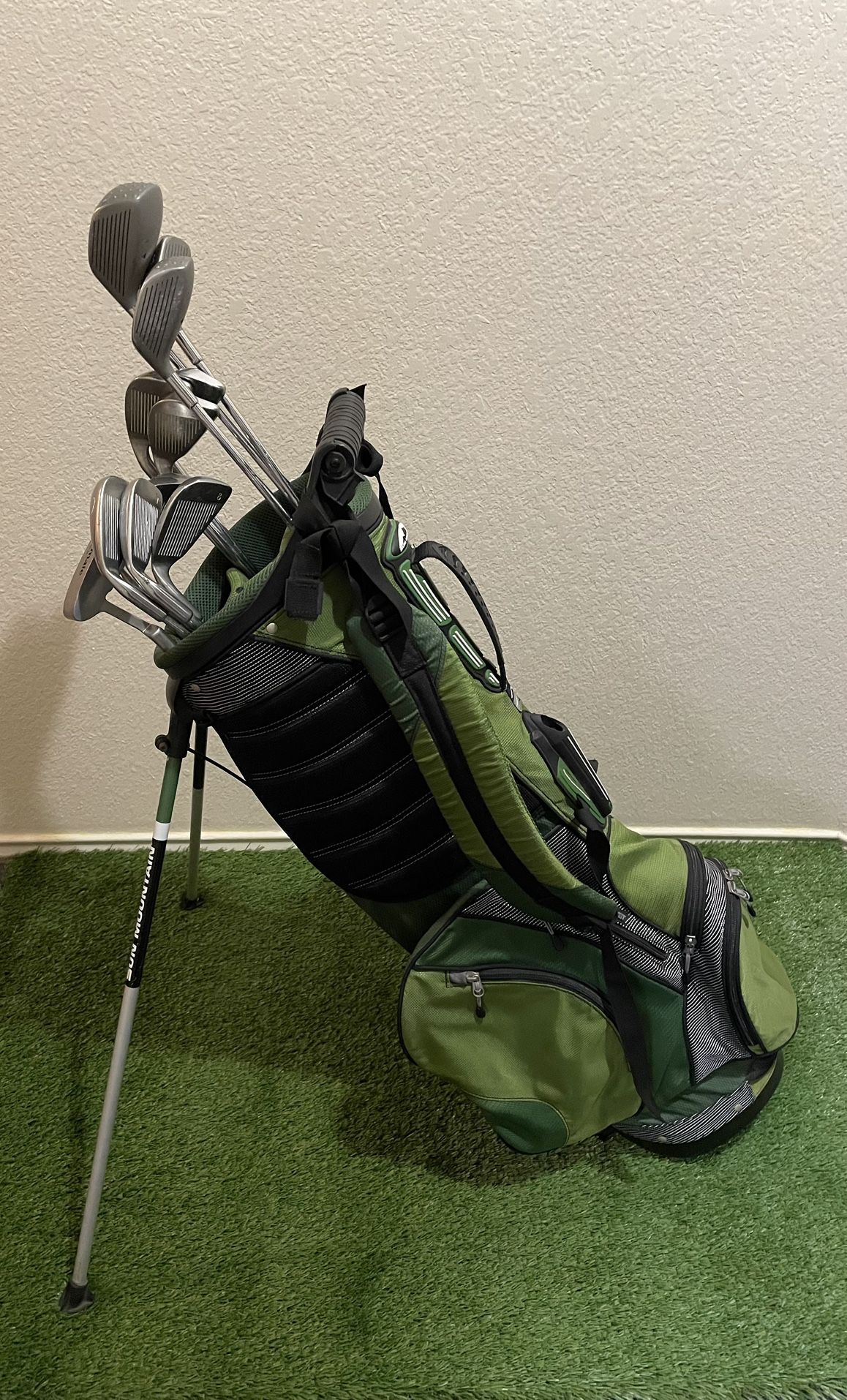 Golfsmith Tour Model III Golf Club Set w/Sun Mountain Bag (RH)