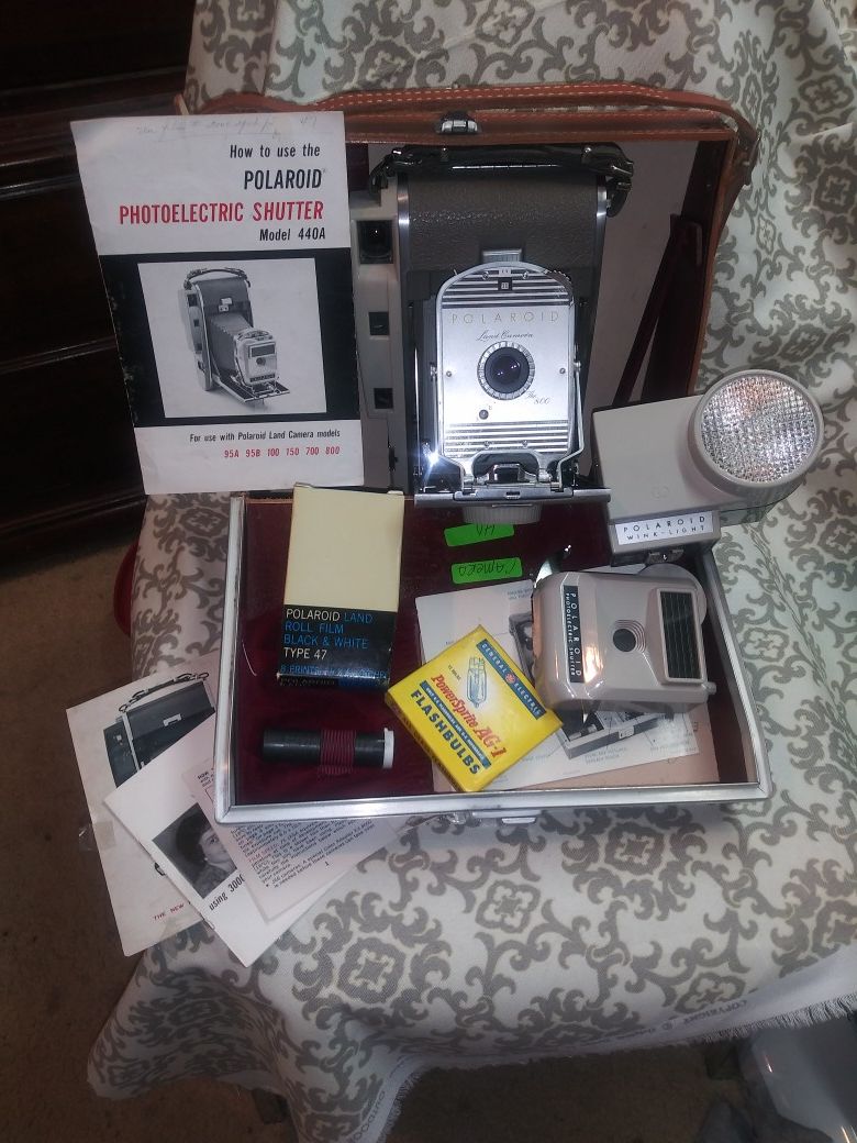 Vintage polaroid camera model 440a