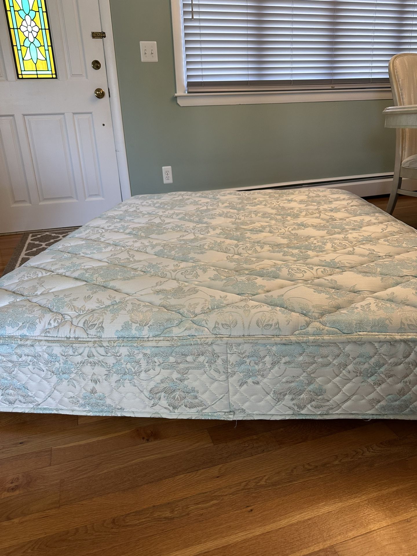 Complete Queen Size Bed.