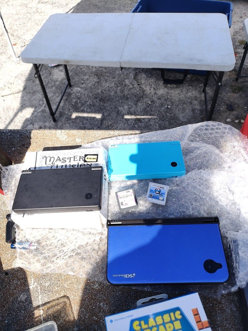 Nintendo DSi And DSi XL