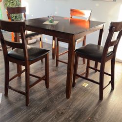 BARSTOOLS HIGH DINING TABLE WITH FOUR ADDITIONAL BENCHES ALL IN GREAT CONDITION