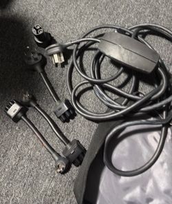 TESLA MOBILE CHARGER