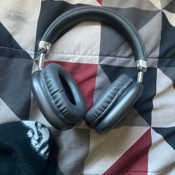 BT-958 Wireless Over-Ear Headphones ( Pick Up Only)