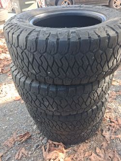 Maxxis LT 265/70/17 100$