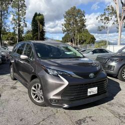 2021 Toyota Sienna 120000 miles