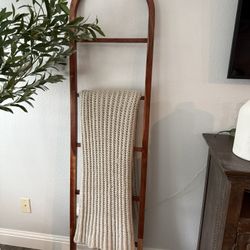 Heart And Hands Mangnolia ladder