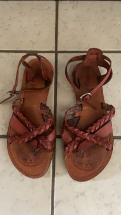 Women’s sandals 7.5