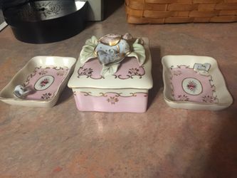 Antique dresser set