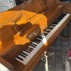 Stary And Clark Spinnit Piano:1966 Vintage