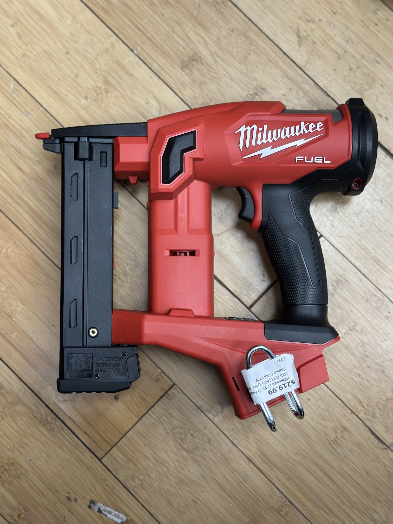 Milwaukee M18 18GA 1/4 Crown Stapler TOOL ONLY